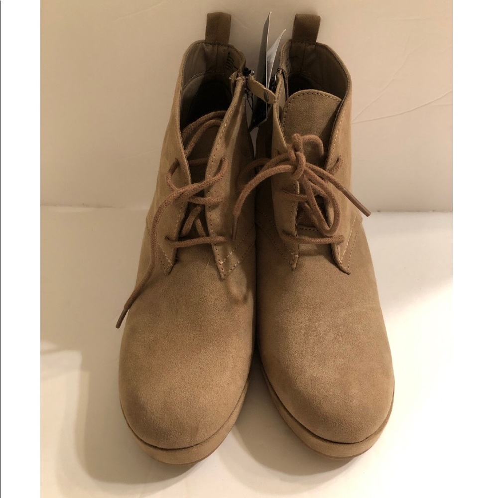 DV Light Taupe Suede Lace-Up Ankle Boots Size 8.5